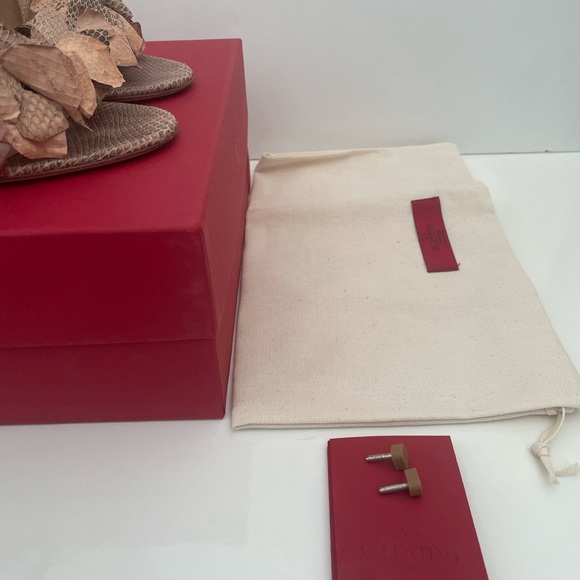 Valentino Garavani satin strappy high heels - Picture 3 of 9